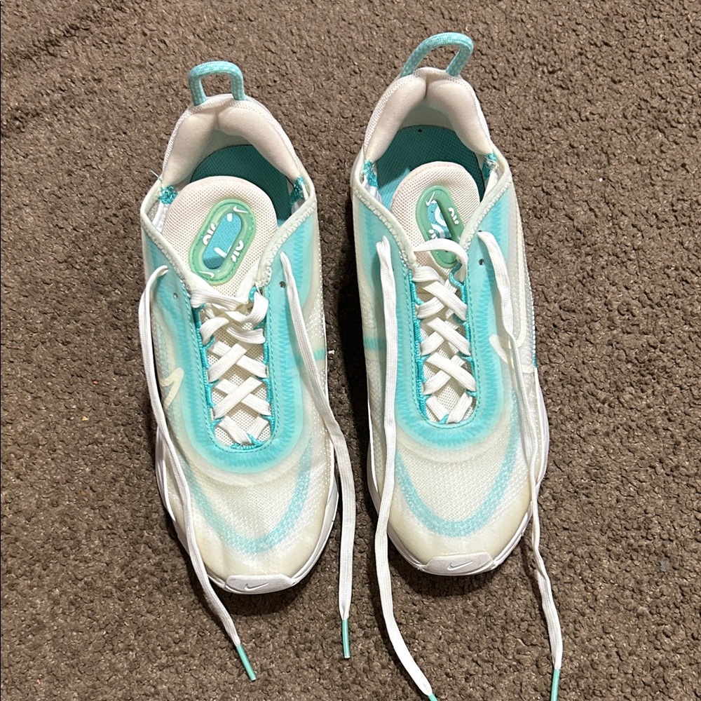 Nike Women's Light Aqua and White Athletic Sneakers